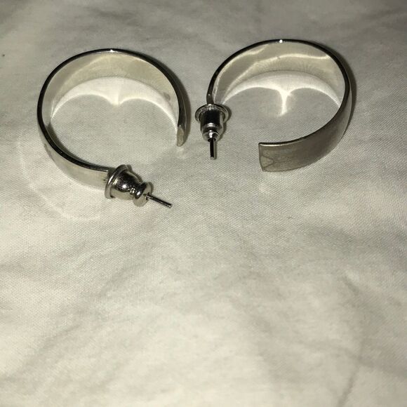 Round circle Open hoop silver tone Earrings - Picture 3 of 3